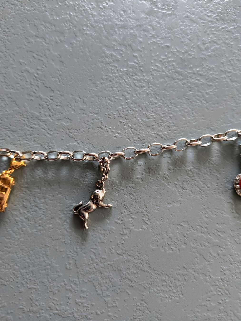 Bracciali & Braccialetti: Armband mit Charms / Bettelarmband neu – Nuovo e nell'imballaggio originale da Würenlingen venduto da Striga 2