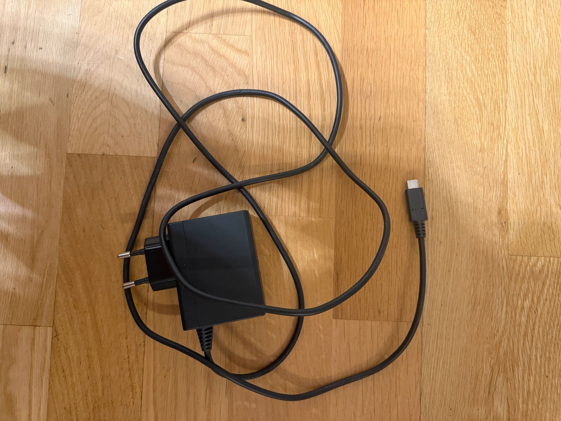 Nintendo Controller: Nintendo Switch Set: Dock, 2x Netzteil, Joy-Cons, Tasche – Gebraucht aus Hettiswil von jes_ss98 6