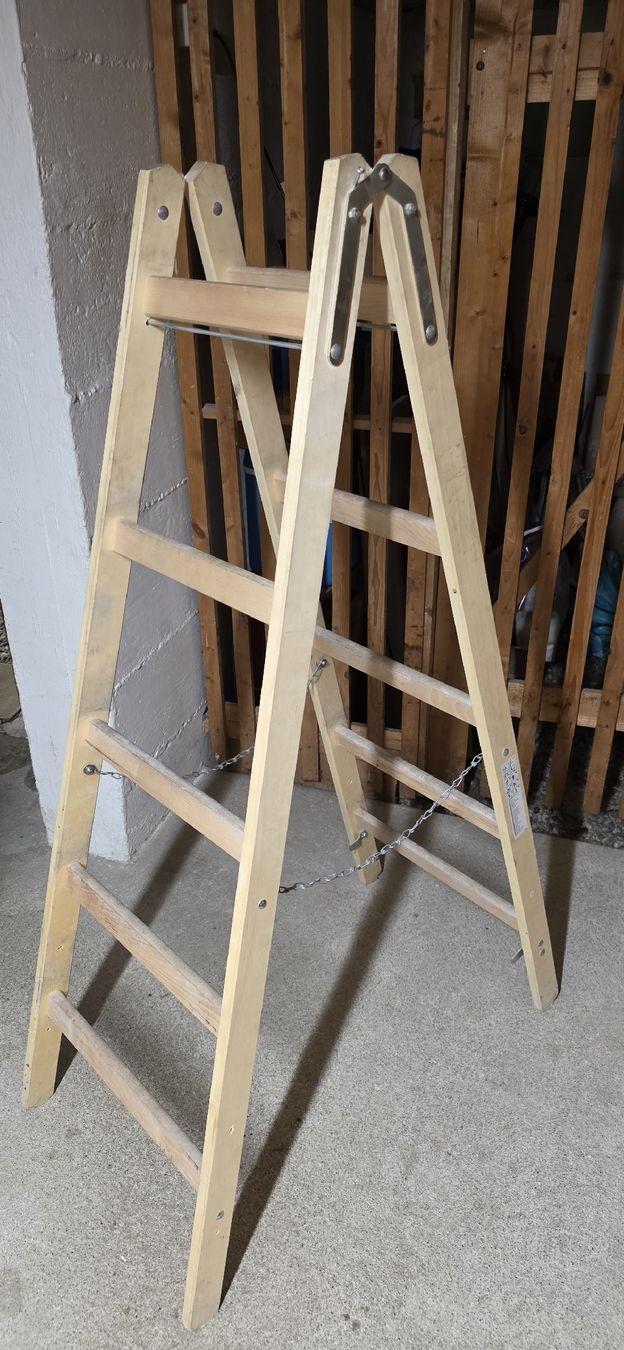 Scale: Massive Holzleiter Klappbar A-Form Vielseitig einsetzbar  – Usato da Zürich venduto da Toetsch 3