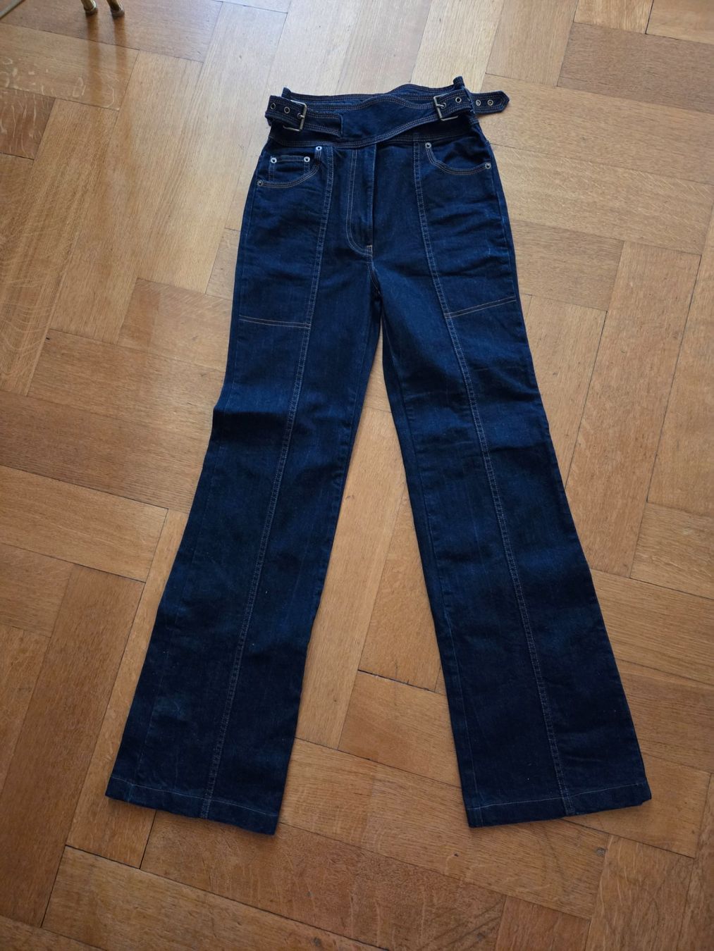 Ulla Johnson Jeans: Ulla Johnson jeans denim brut taille haute – Usato da Martigny venduto da ChrisMonc