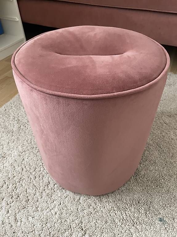 Hocker: Rosa Samt Hocker Top Zustand! – Gebraucht aus Zürich von don_6qbj