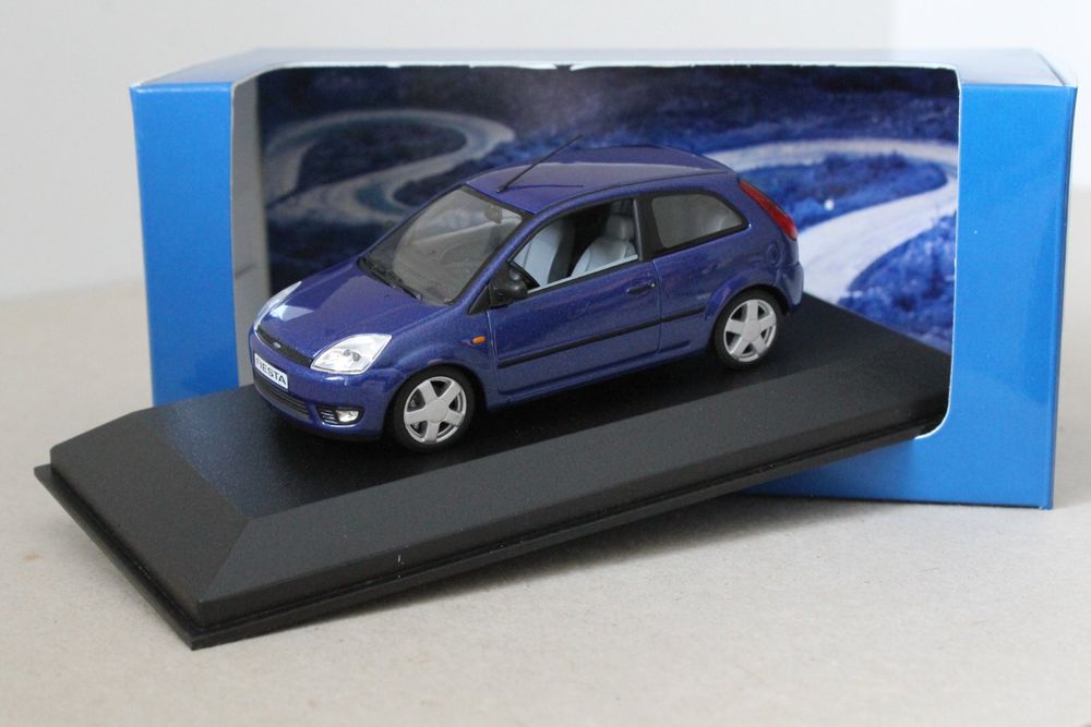 Minichamps Modellauto Ford Fiesta Rot, 3-Türer, Baujahr 2002, Maßstab 1:43, Metall/Kunststoff