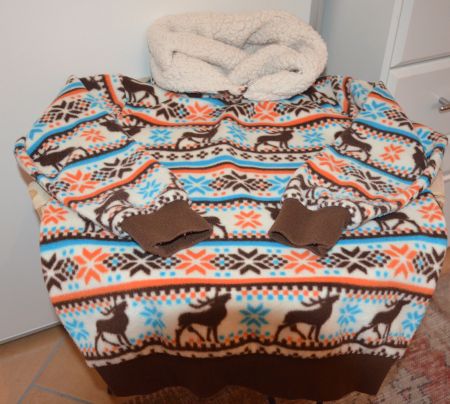 TAILLE 122 - SWEATSHIRT