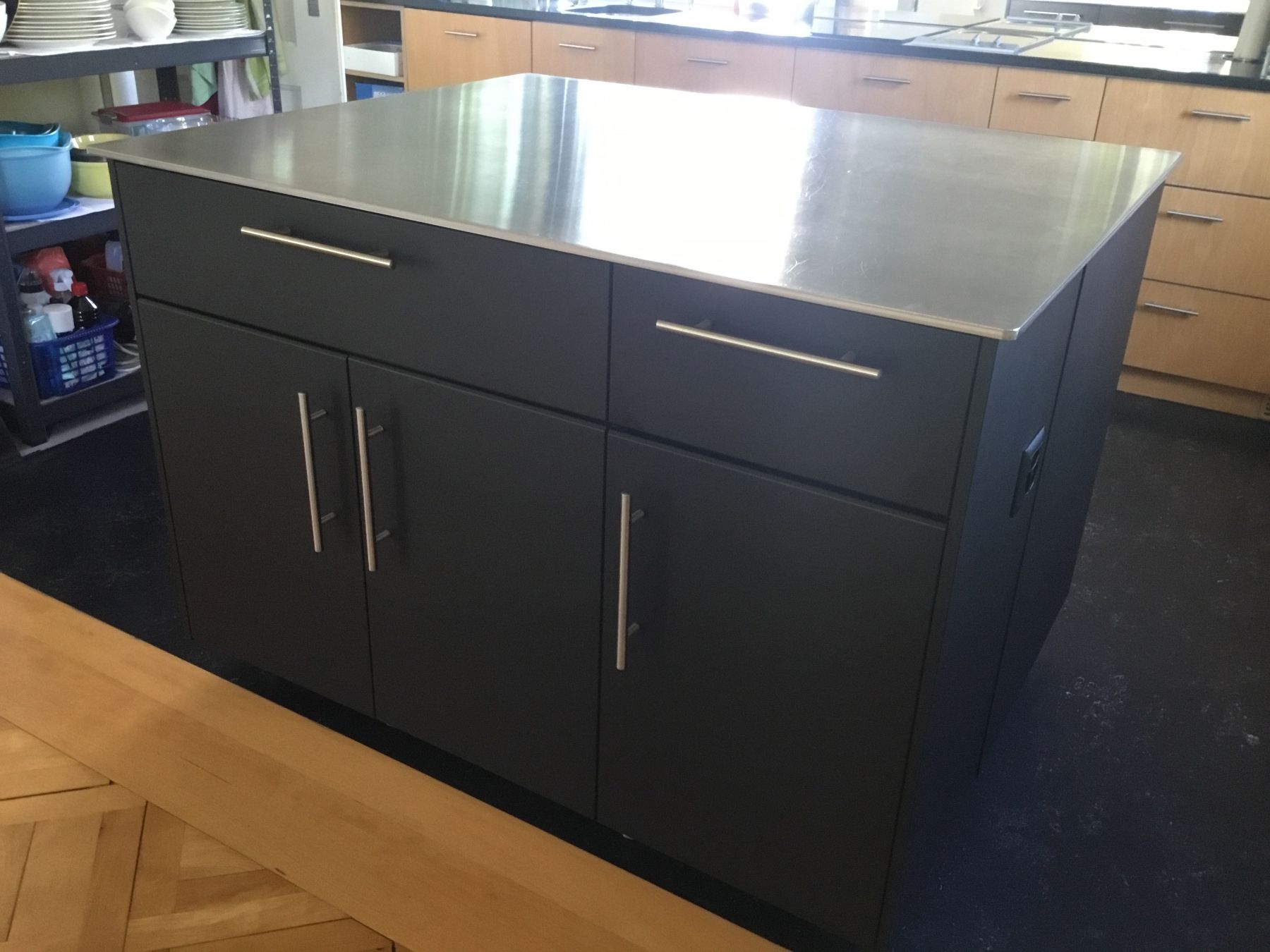 Cucine complete: Edelstahlarbeitsplatte zu Kücheninsel – Usato da Aarau venduto da Wehst 1