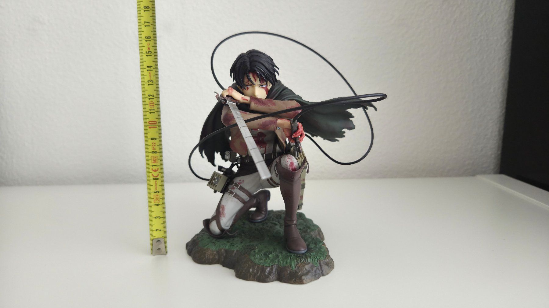 Kotobukiya Statuette: Levi Ackerman - Attack on Titan - 1/7 Scale – Nuovo (secondo la descrizione) da Winterthur venduto da shadow_volpe 2