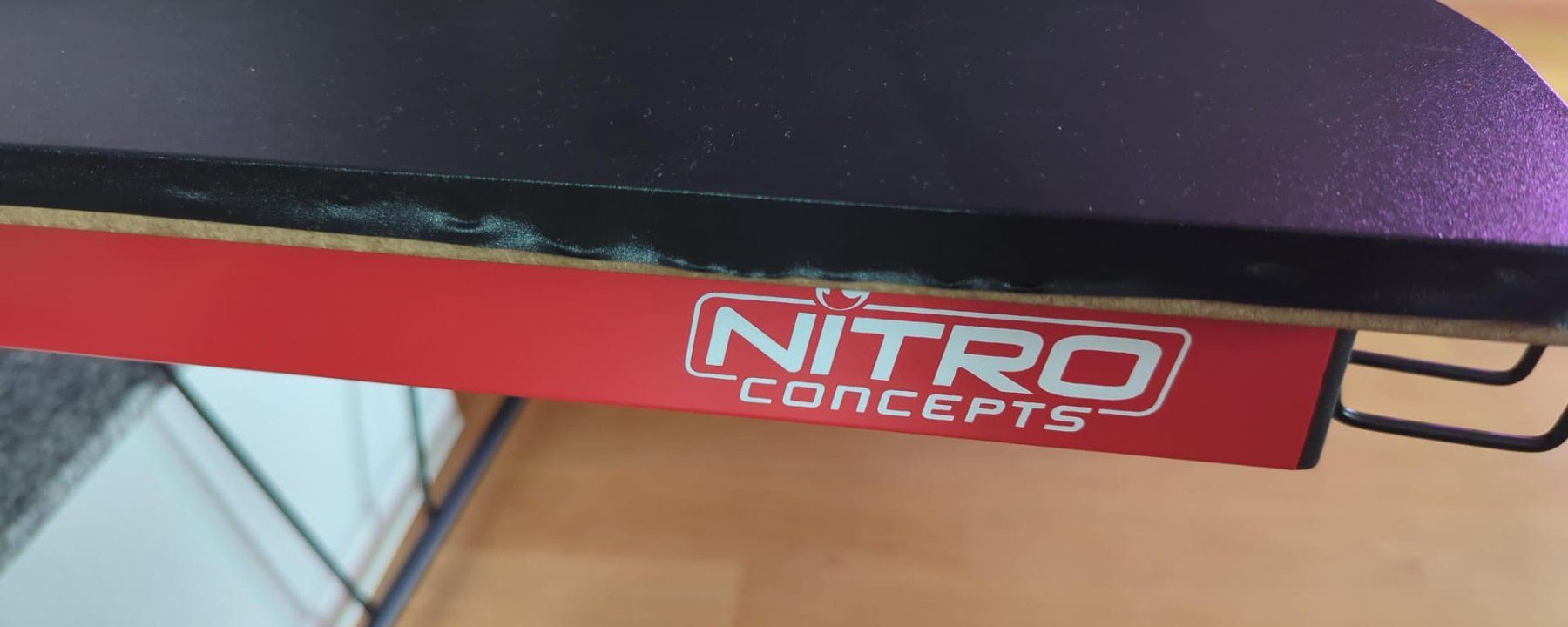 Schreibtische: Nitro Concepts D12 Gaming Desk Black Red 116cm – Gebraucht aus Wolfhausen von Alxtron 4
