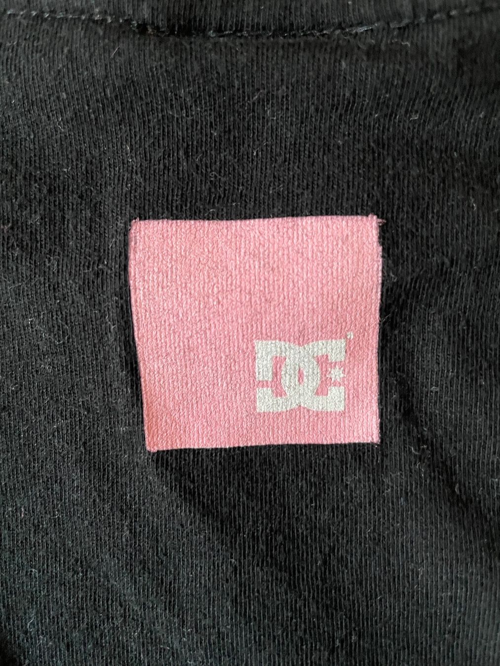 DC shoes Blusen, T-Shirts & Tops: Zwei Shirts von DCshoeCoUSA, Grösse M – Neu (gemäss Beschreibung) aus Chur von adien 8