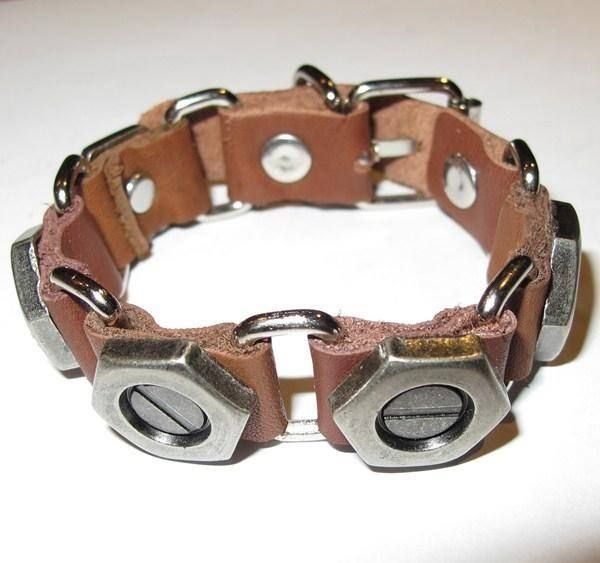 Bracciali & Braccialetti: Steampunk Lederarmband Schrauben 6-kant – Nuovo (secondo la descrizione) da Schwanden GL venduto da UHRKNALL