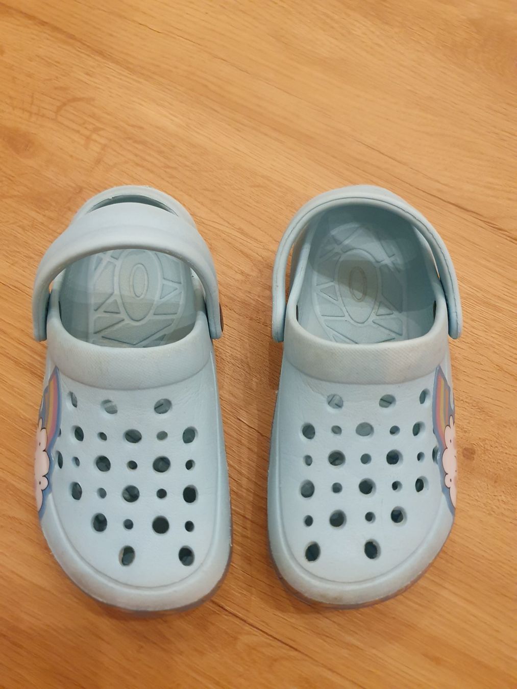 Scarpe per ragazzi: Gummi Clogs, Badeschuhe, Gr. 26, hellblau – Usato da Heinrichswil venduto da frankie19860 2