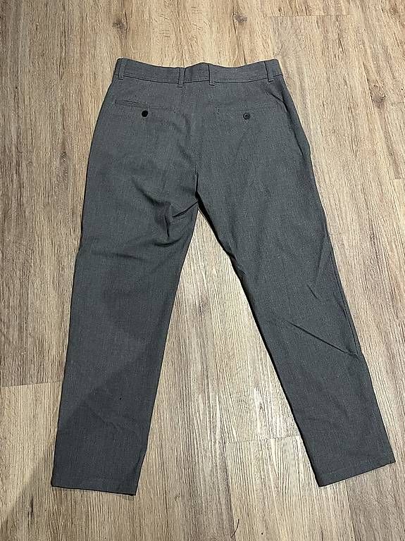Pantalons: Zara Business Hosen Grau – D'occasion à Zürich par BigRock89 1