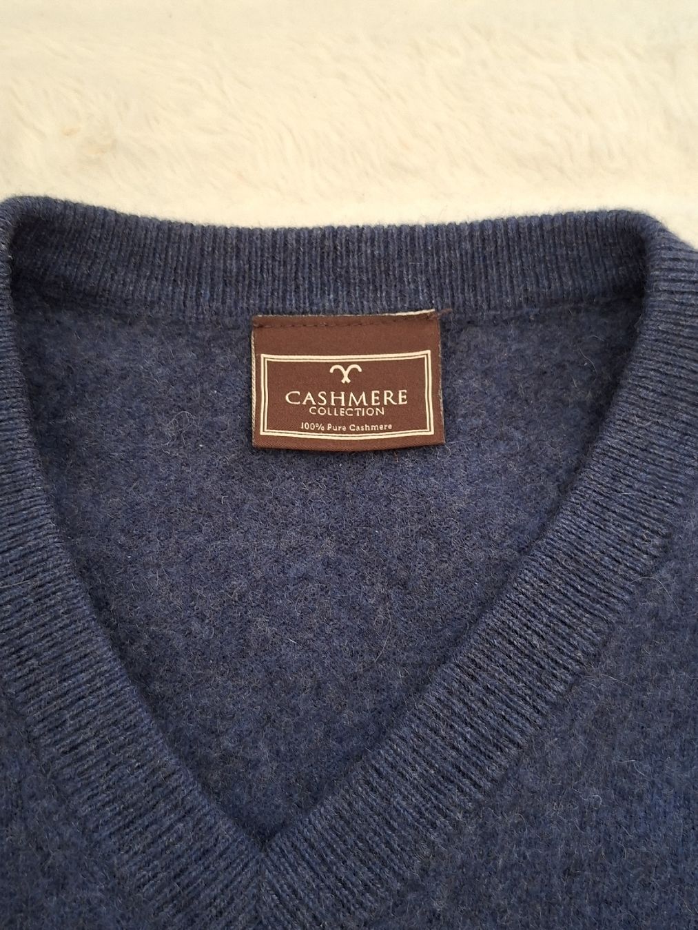 Maglioni & Felpe: Pull en 100 %cachemire bleu marine, – Usato da Renens VD venduto da ser_j2fn 1