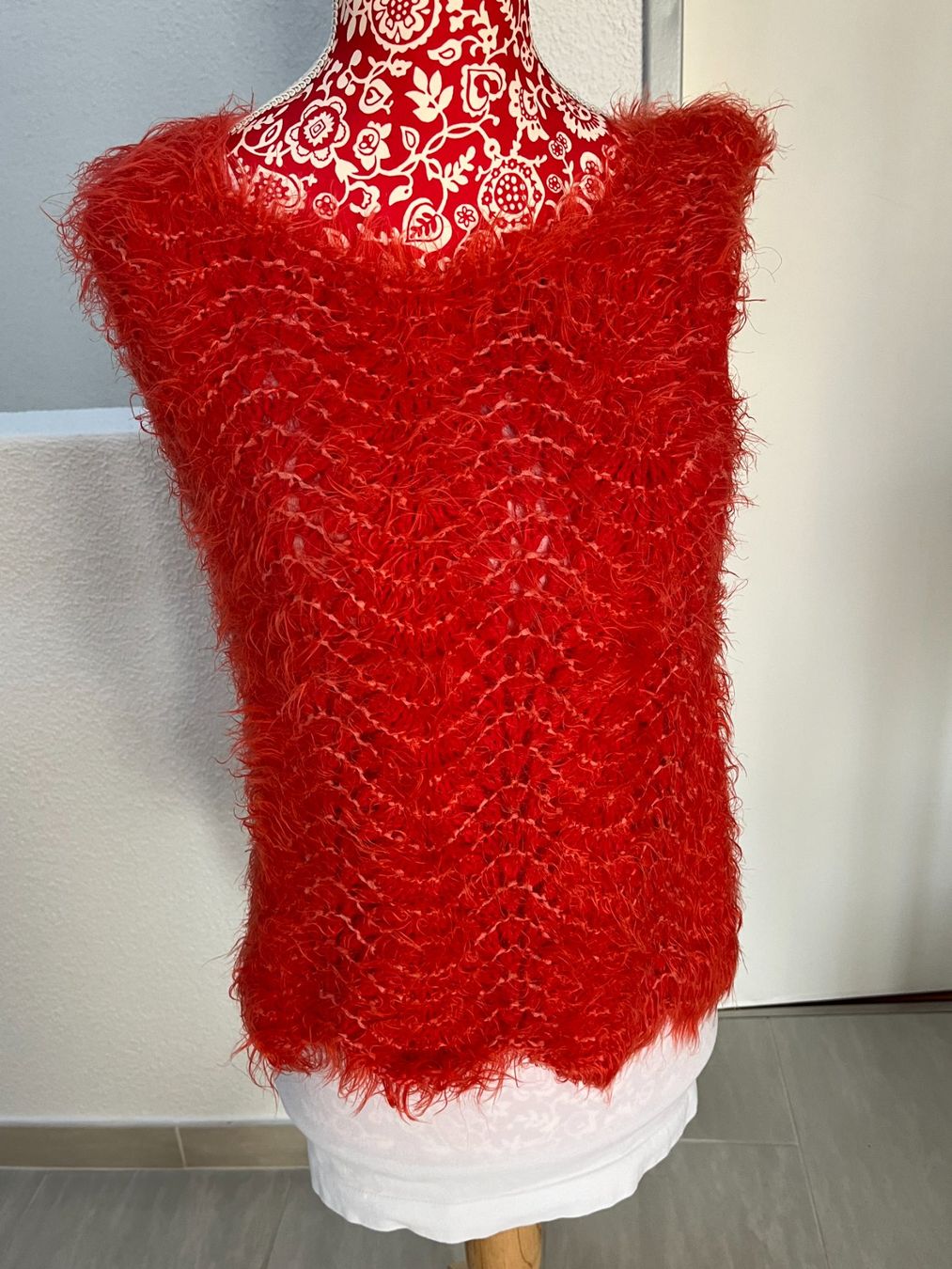 Top: Flauschiges Top in Rot - Gr. S – Usato da Gundetswil venduto da Wu17 1