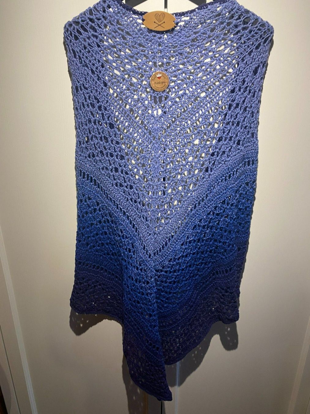 Foulard & Sciarpe: DREIECKSTUCH HANDGESTRICKT BLAU – Nuovo e nell'imballaggio originale da Meienried venduto da ManuelaBoutique 6