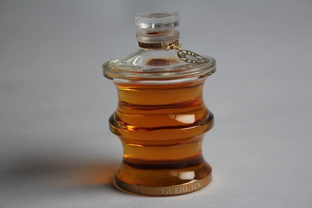 Guerlain Parfum & Eau de Toilette: GUERLAIN Parfum Marie Claire éd limitée – Gebraucht aus Vandoeuvres von Dom-Tom 2