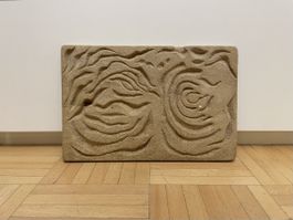 Organisches Sandstein Relief vintage Wandrelief Steinplatte