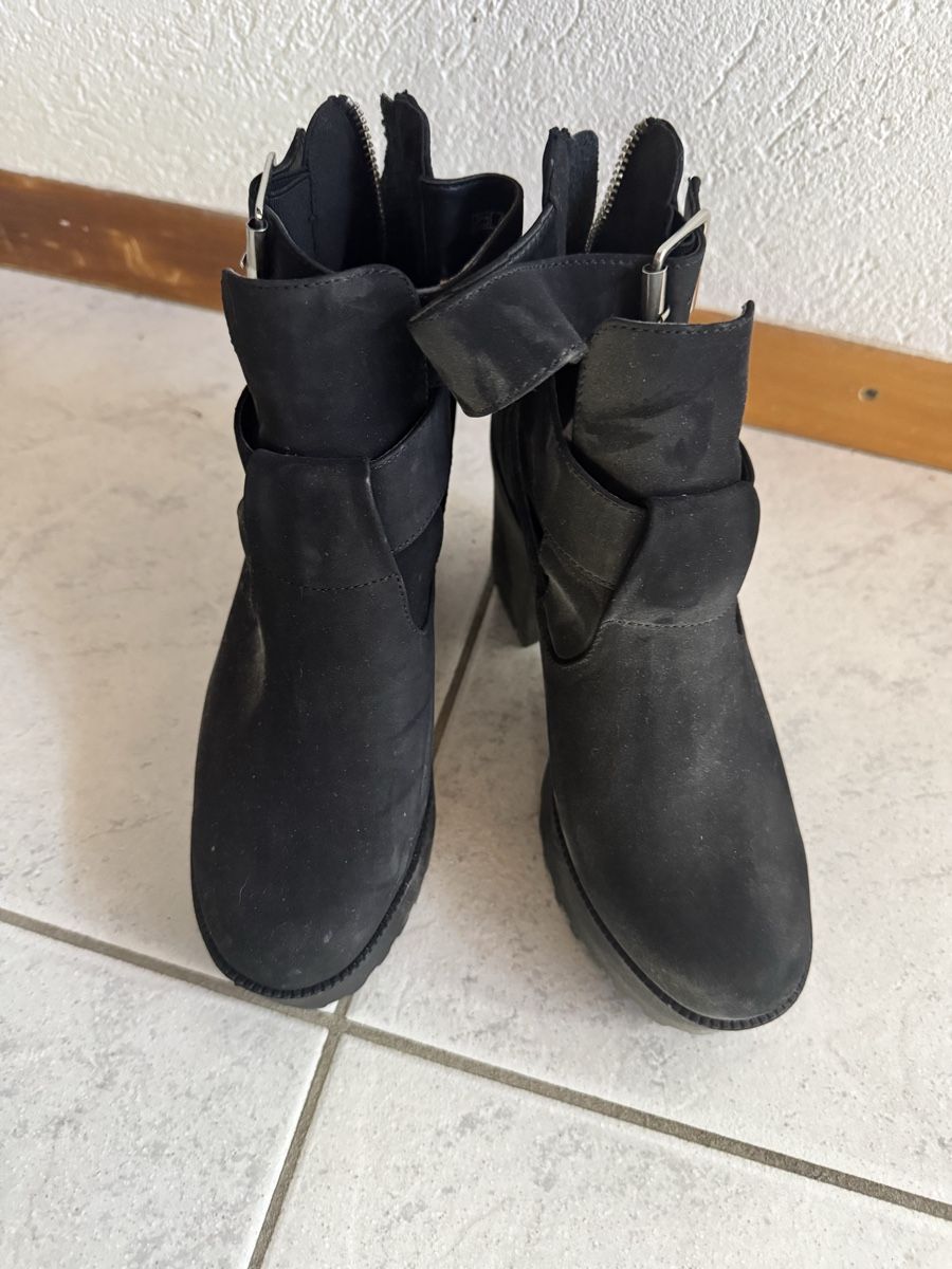 Scarpe da donna: Bottines noires à boucles stylées - Taille 38, parfaites! – Nuovo (secondo la descrizione) da Villars-sous-Mont venduto da lis_pl5h 1