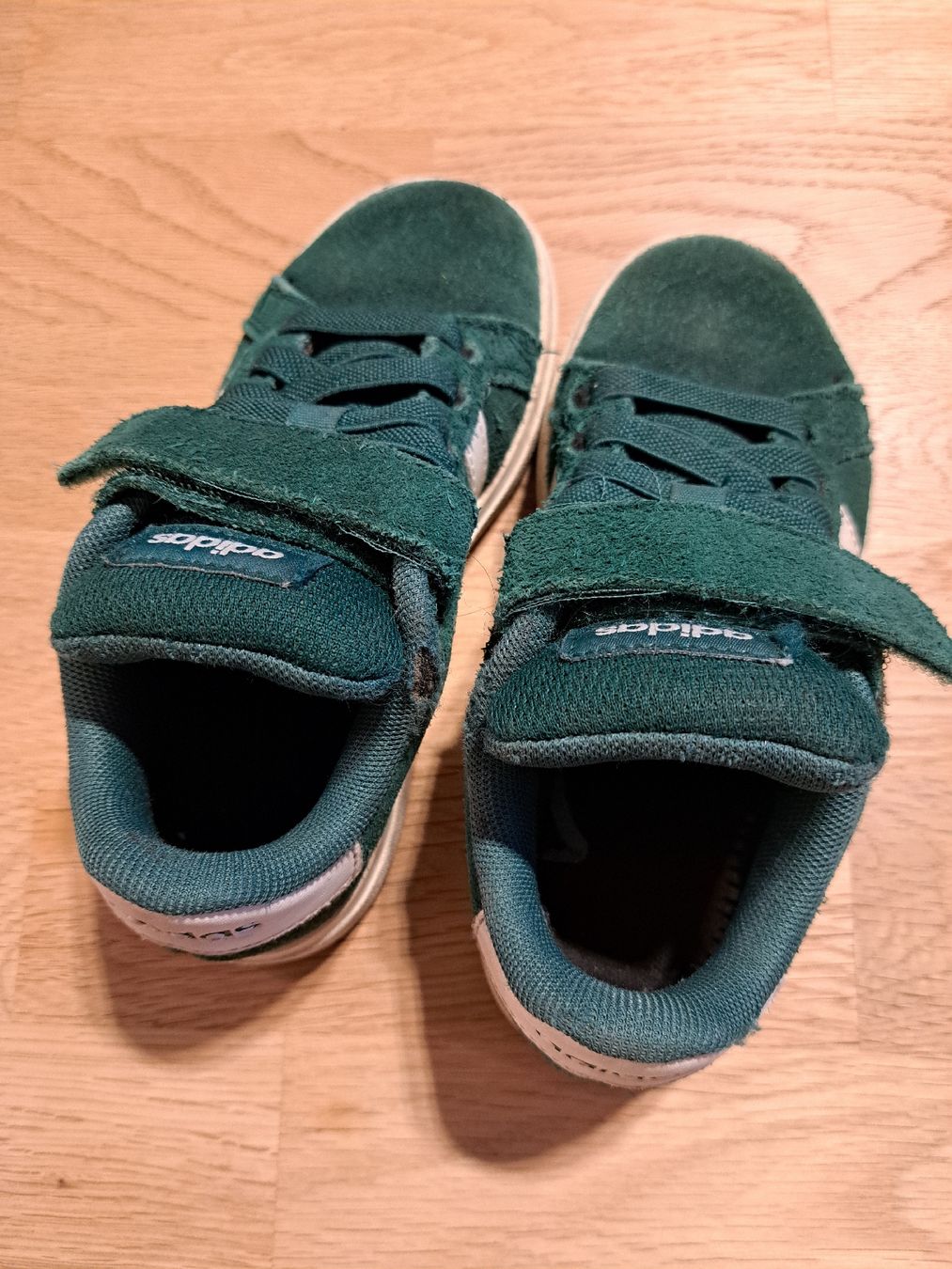 Adidas Scarpe per ragazzi: Adidas Sneaker, Gr. 28 – Usato da Bergdietikon venduto da Staphylococcus 1