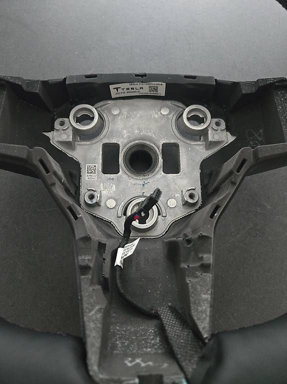 Tutti pezzi di ricambio auto: Orginales Tesla Lenkrad – Usato da Glarus venduto da Hadowa 1