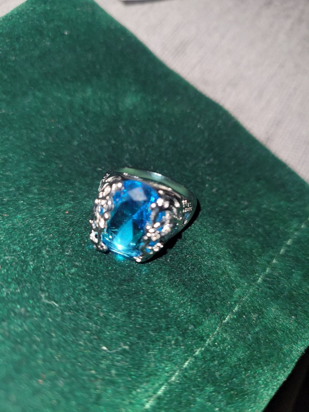 Anelli: Wunderschöner Ring mit blauem Stein, neuwertig, Grösse 18 – Nuovo e nell'imballaggio originale da Bassersdorf venduto da leader07 2