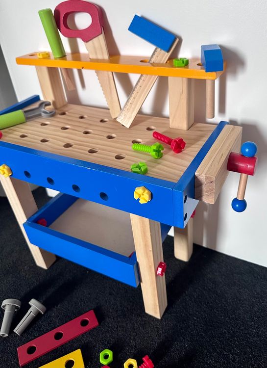 Holz Kinderwerkbank – 105-teiliges Montessori Motorikspielzeug Ab 2 Jahren – Mit Hammer, Schrauben & Zahnrädern
