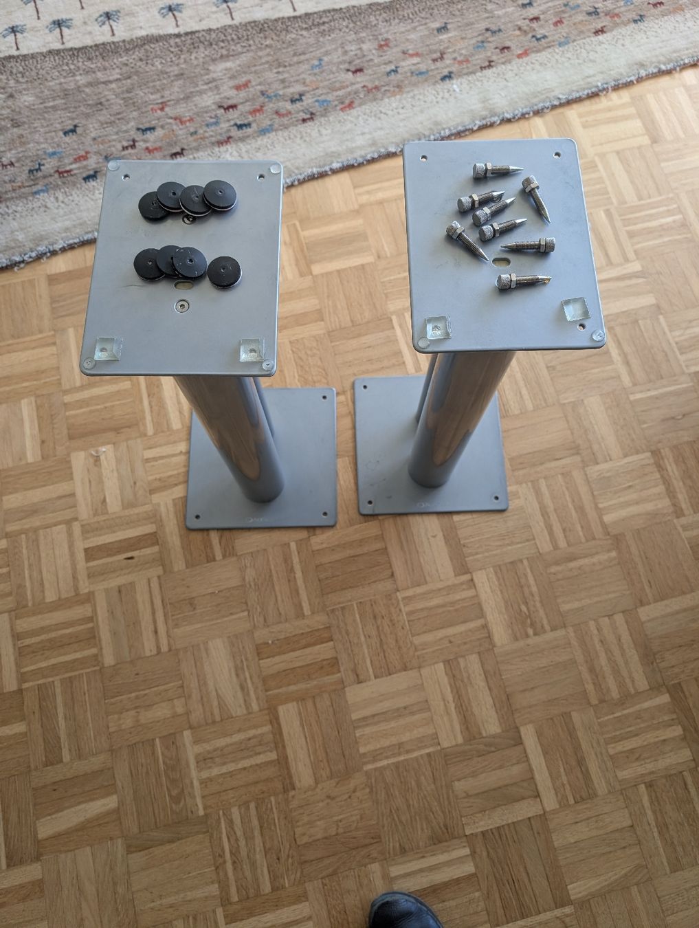 NorStone Wandhalterungen: Lautsprecheständerr, 2x NorStone, Grey, mit Spikes – Gebraucht aus Speicher von Bourbaki 2