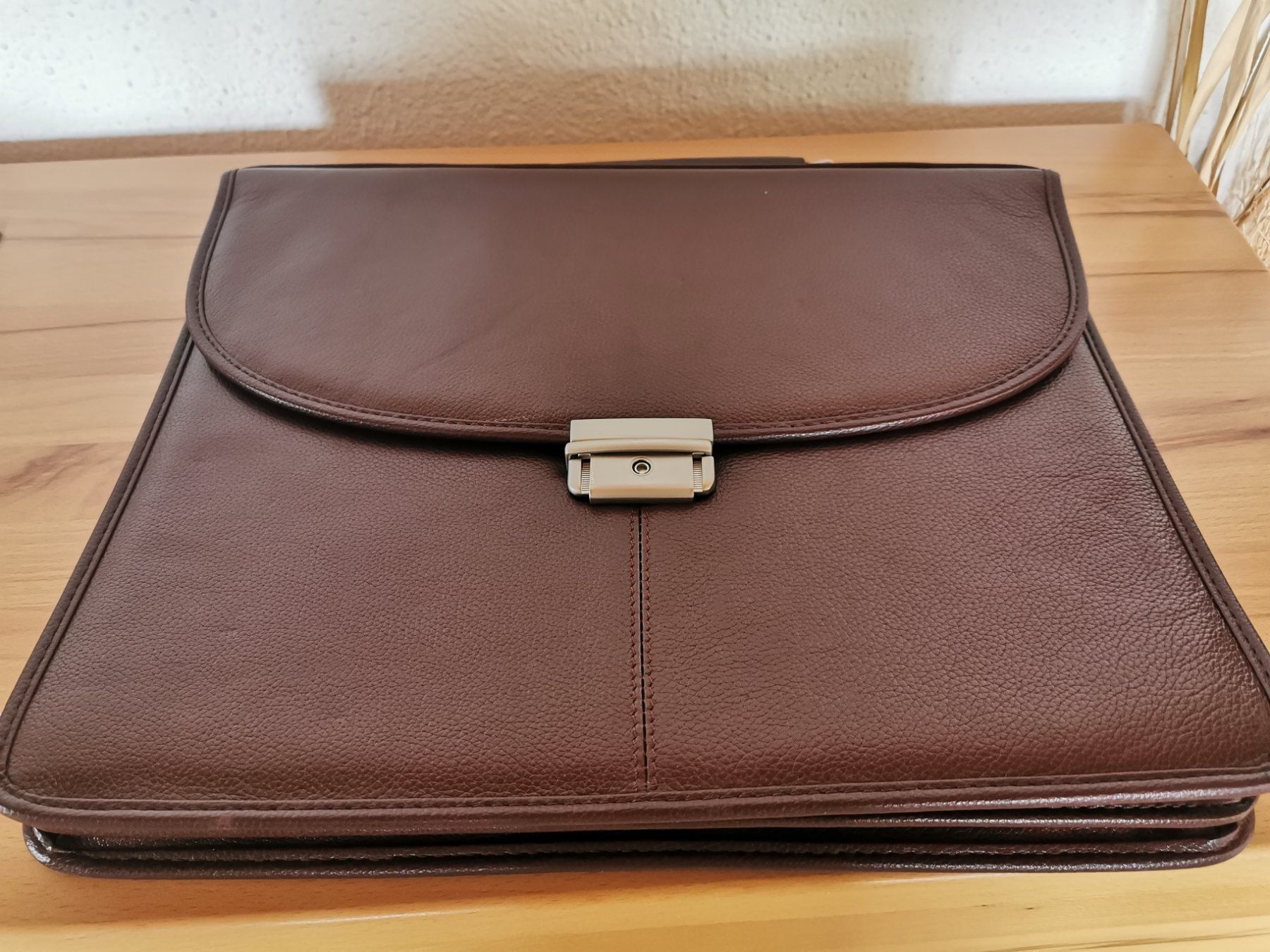 Valigie & Borse: NEUE Leder-Aktentasche mit Schloss, Innenfächer – Nuovo e nell'imballaggio originale da Gebenstorf venduto da Aturic 1