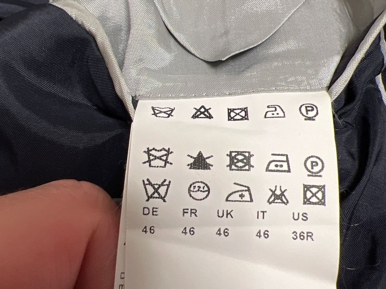 Hugo Boss Completi: Hugo Boss Heeren – Usato da Menzingen venduto da Dali2504 3