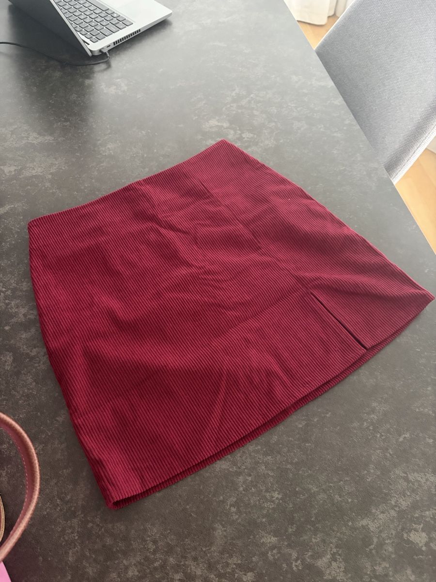 Gonne: Jupe bordeaux/rouge taille S - comme neuve – Nuovo (secondo la descrizione) da Villars-sur-Glâne venduto da jsa_1752 3