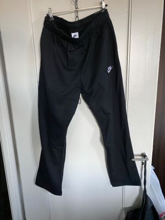 NEUE NIKE straight leg TRAINERHOSE SCHWARZ L