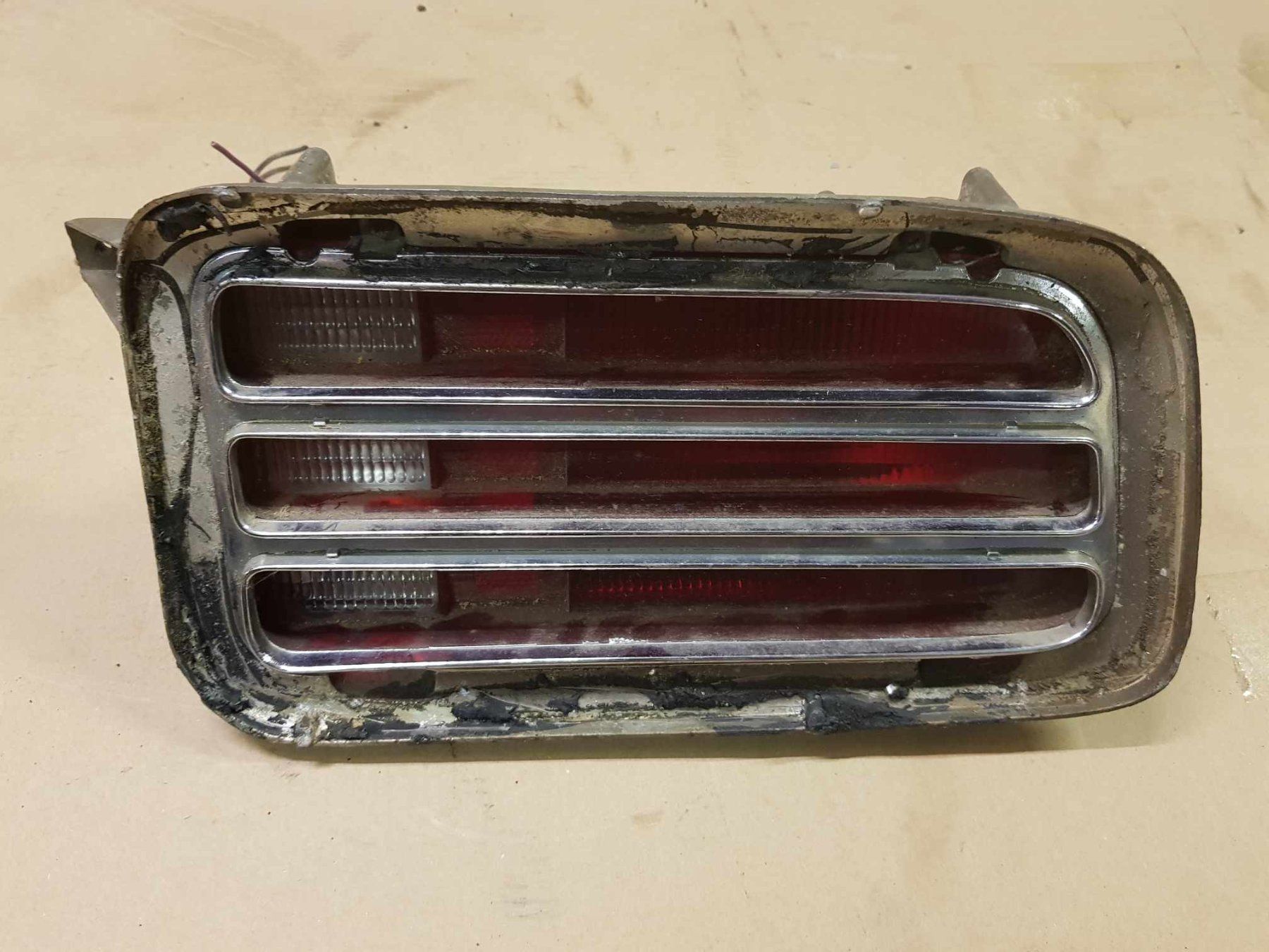 Tutti pezzi di ricambio auto: 1970 Cuda Barracuda Heckleuchten – Usato da Niedergösgen venduto da usc_8qc6 2