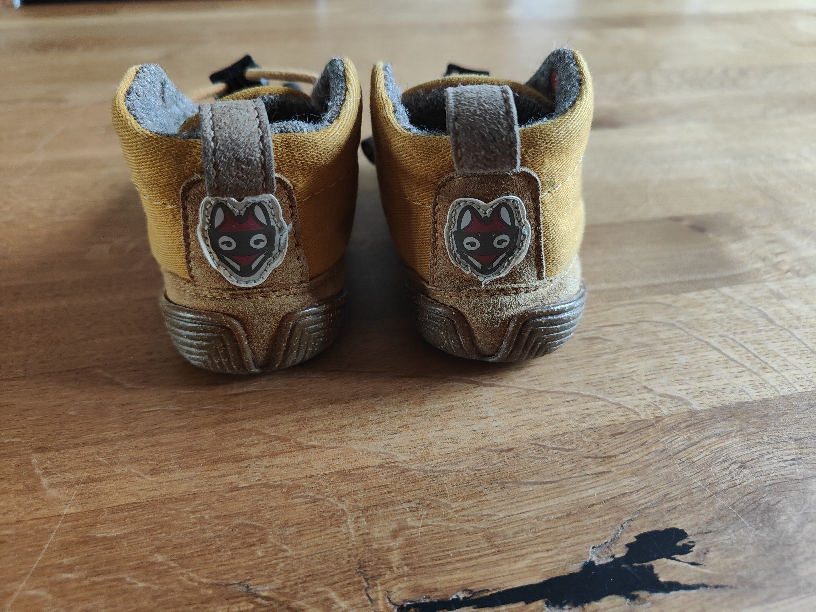Wildling Chaussures garçon: Kinderschuhe/ Wildlinge Grösse 23 – D'occasion à Vordemwald par Tina024 2