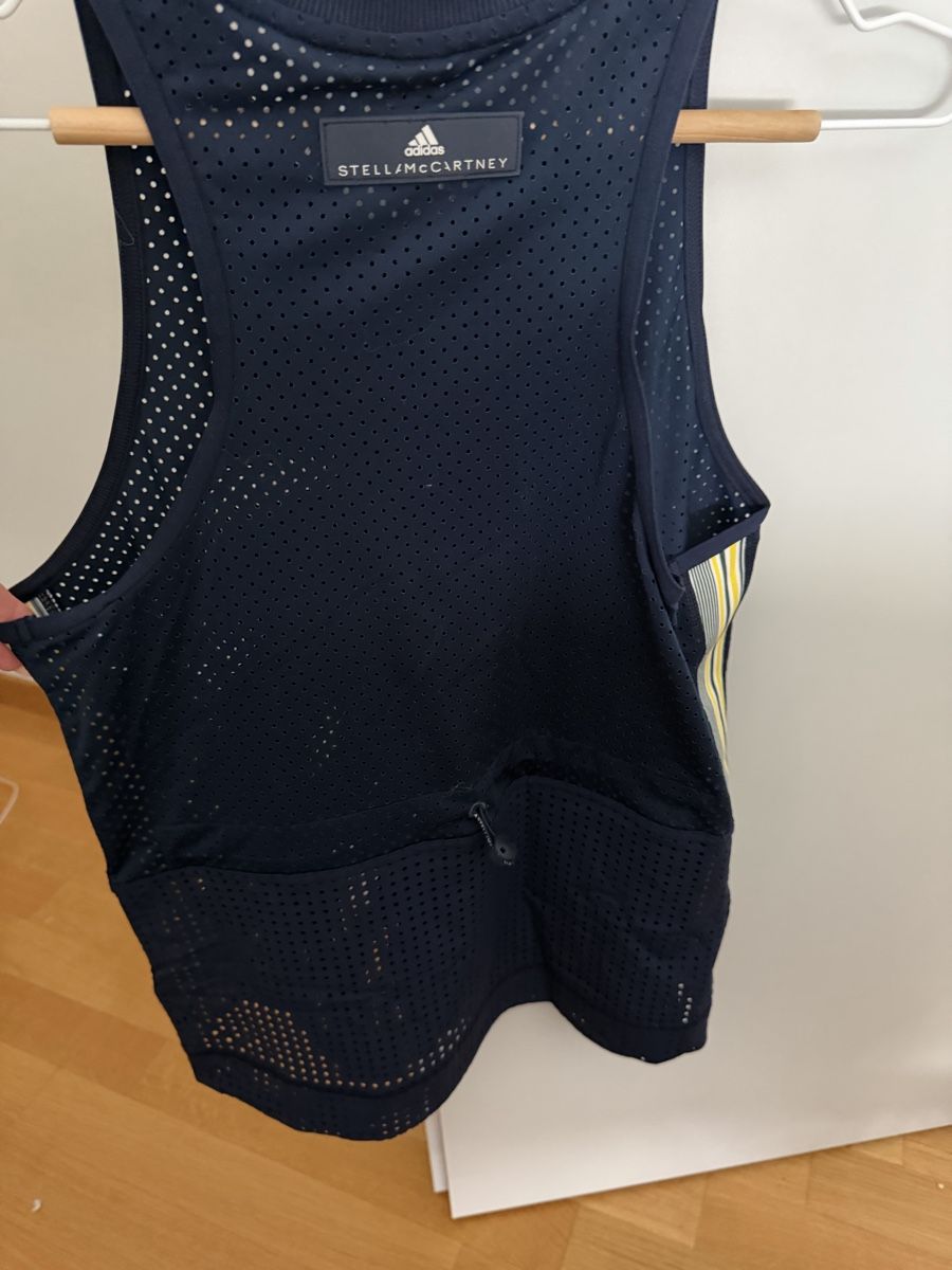 Stella McCartney Tops: Haut de sport Stella McCartney  – D'occasion à Genève par luc_5829 2