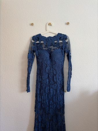 Colvi’s Spitzen Kleid Blau mit Schleppe & eingearbeitetem BH