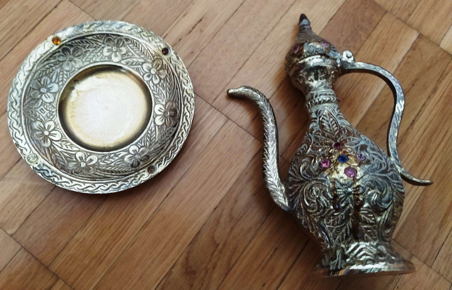 Caraffe: Karaffe / Krug mit Tablet aus Messing - Grösse 15.5 cm - – Nuovo (secondo la descrizione) da Zürich venduto da 1980ale 6