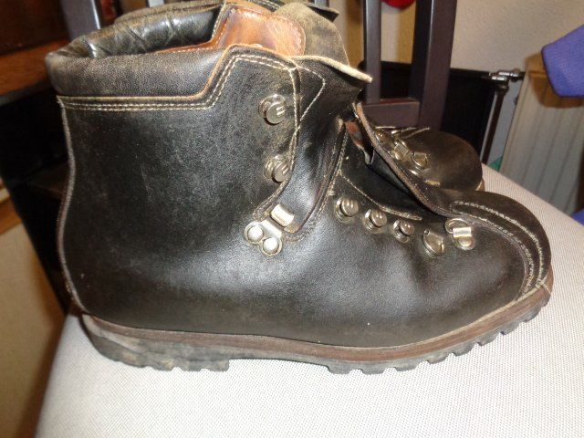 Scarpe da uomo: Massive Leder Wanderschuhe Arbeitsschuhe evt. Militär Armee – Usato da Bürglen TG venduto da Nobi99 1