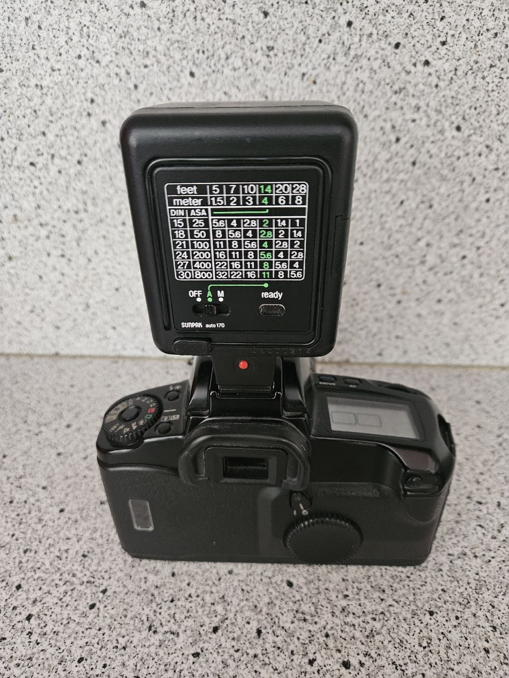 Canon Fotocamera: Canon EOS 100 + objectif 28-80 mm + flash Sunpak Auto 170 – Usato da Monthey venduto da darkmine 1