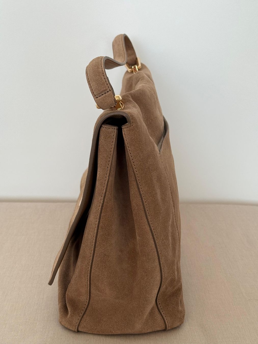 Coccinelle Borse da donna: Coccinelle Suede Leather Handbag LIYA – Nuovo (secondo la descrizione) da Vernate venduto da b4r_kwf7 3