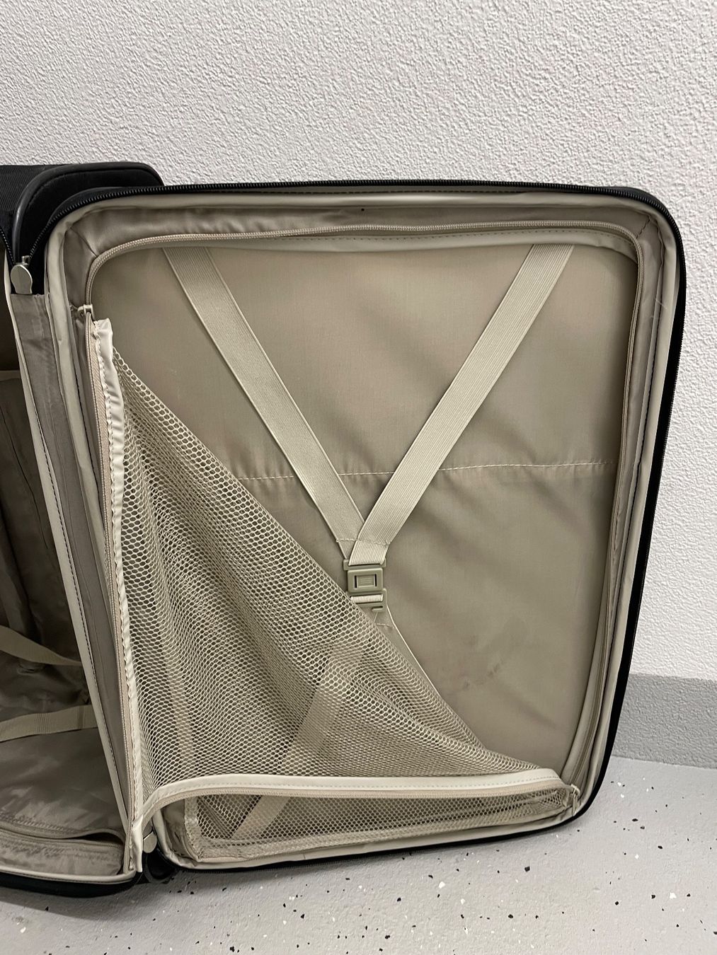 Reisekoffer: Schwarzer Reise-Koffer – Gebraucht aus Cham von 2eye 4