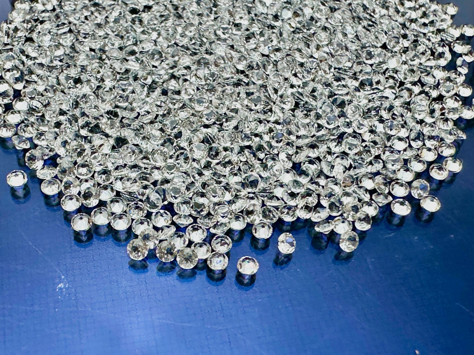 Pietre preziose: 25 St fein brillantgeschliffene White Topas-Pointer 1,5 mm – Nuovo (secondo la descrizione) da Langenthal venduto da Seelenfreunde 5