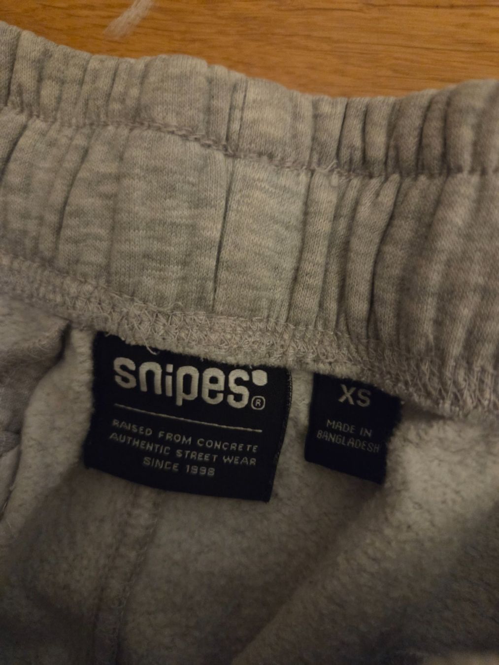 Snipes Pantaloni: Coole Trainerhose von SNIPES GR.XS – Usato da Boppelsen venduto da Guggerlisi 2