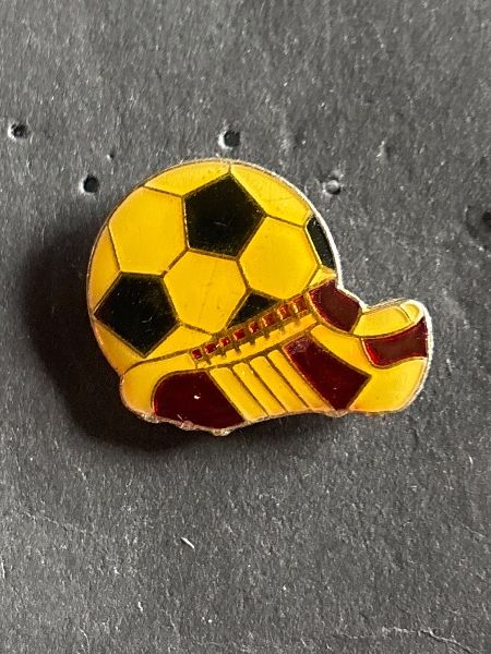 Placchette & Badge: Pin Fussball – Usato da Lützelflüh-Goldbach venduto da NicoleL.