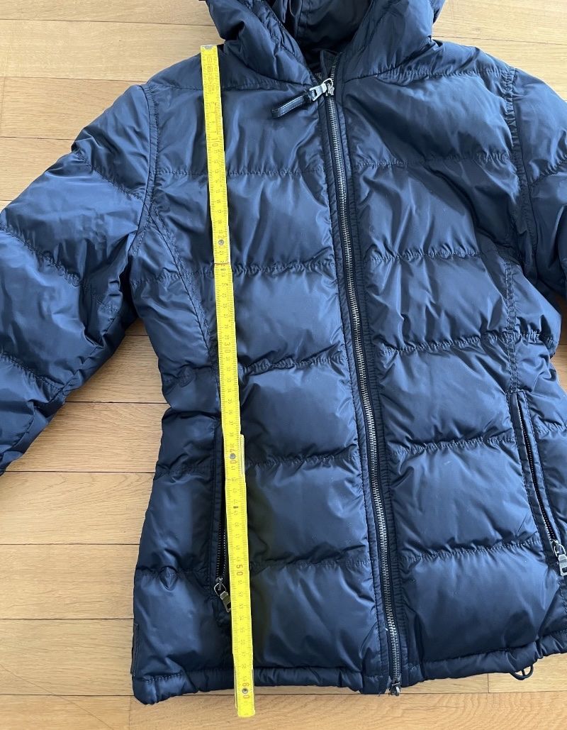 Prada Giacche: Prada Winterjacke schwarz mit Kapuze – Usato da Zürich venduto da Viviennedora 3