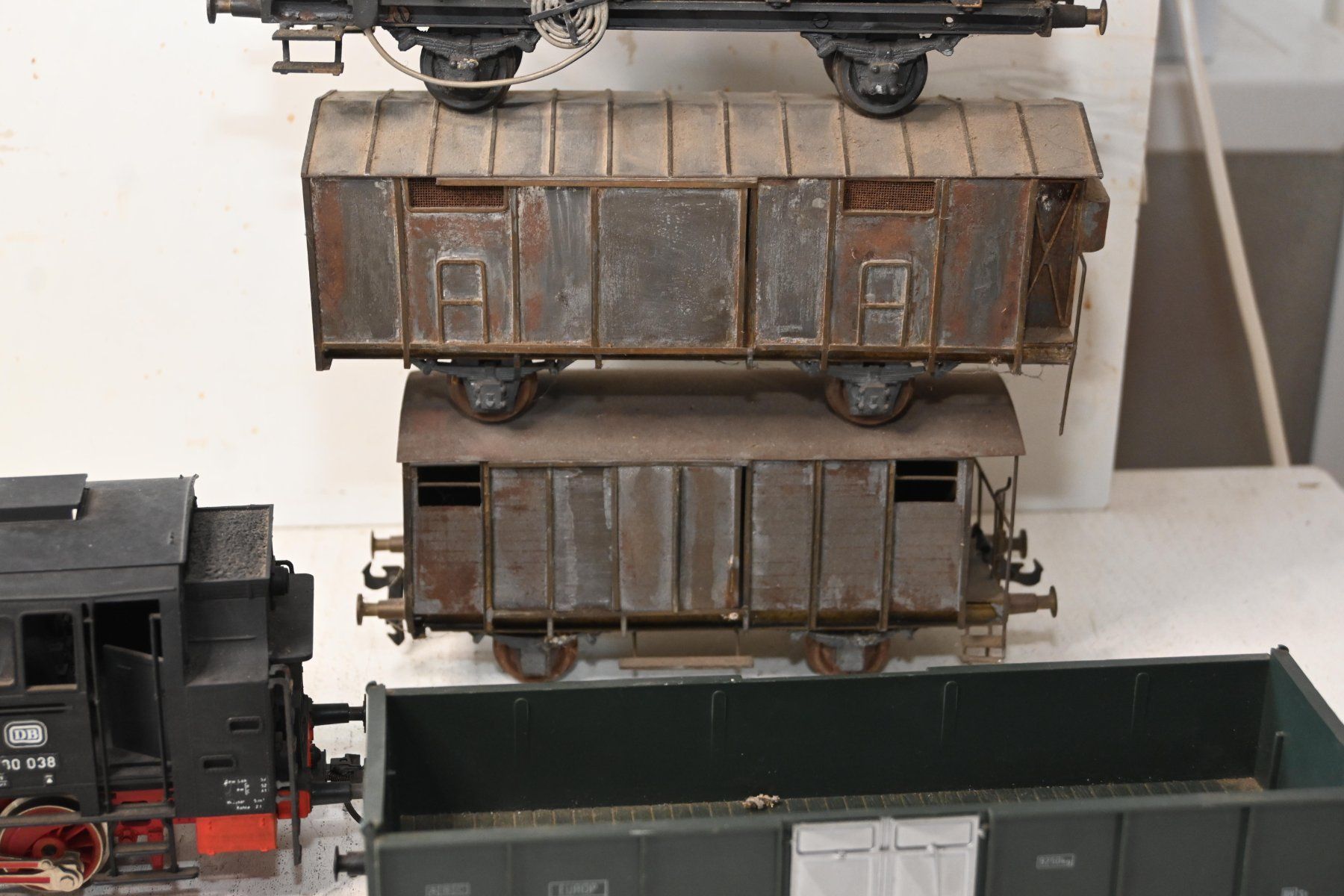 Modellini di ferrovie: Wagen im Rohbau + Lok Spur 0 – Difettoso da Laupen ZH venduto da Zmoewe 2