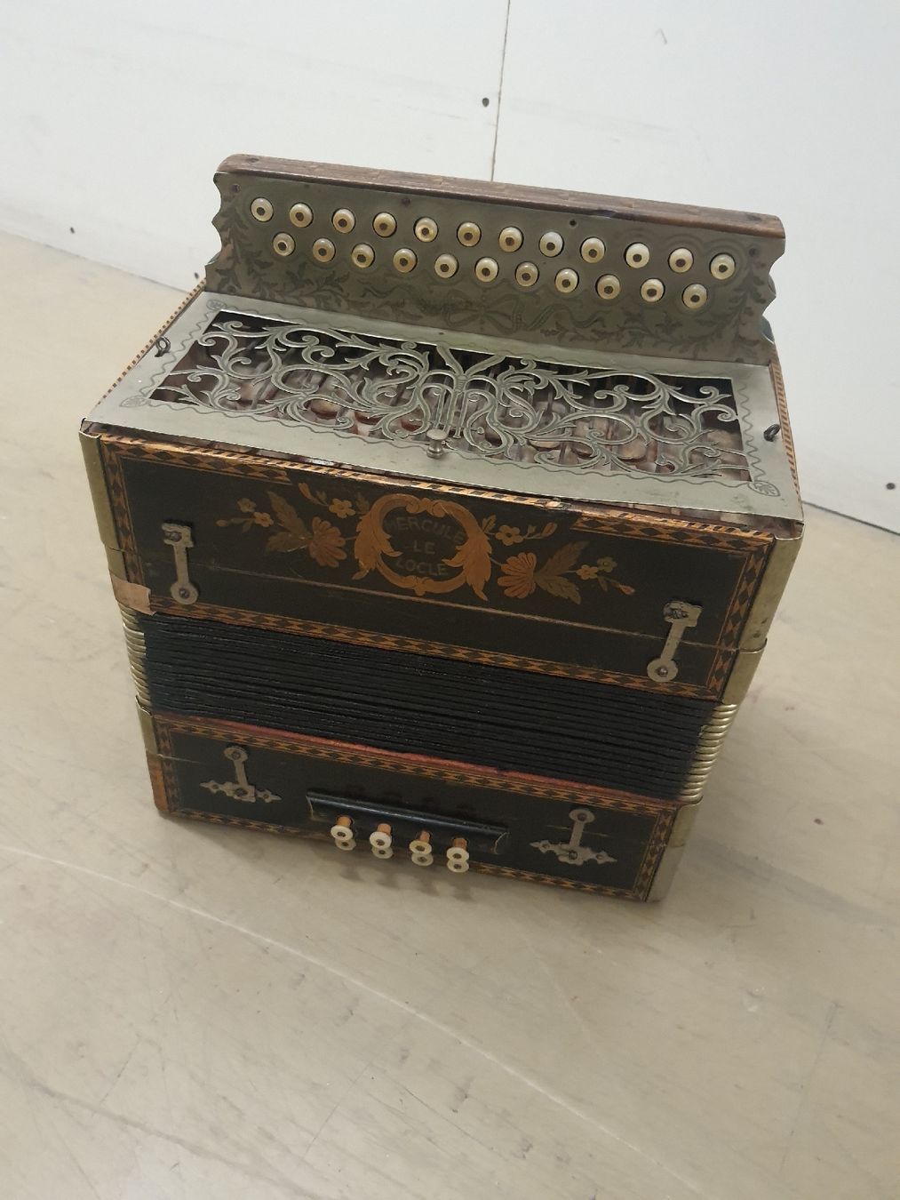Strumenti musicali: accordéon 8 basses  – Usato da Pont-de-la-Morge venduto da Mirabelle0