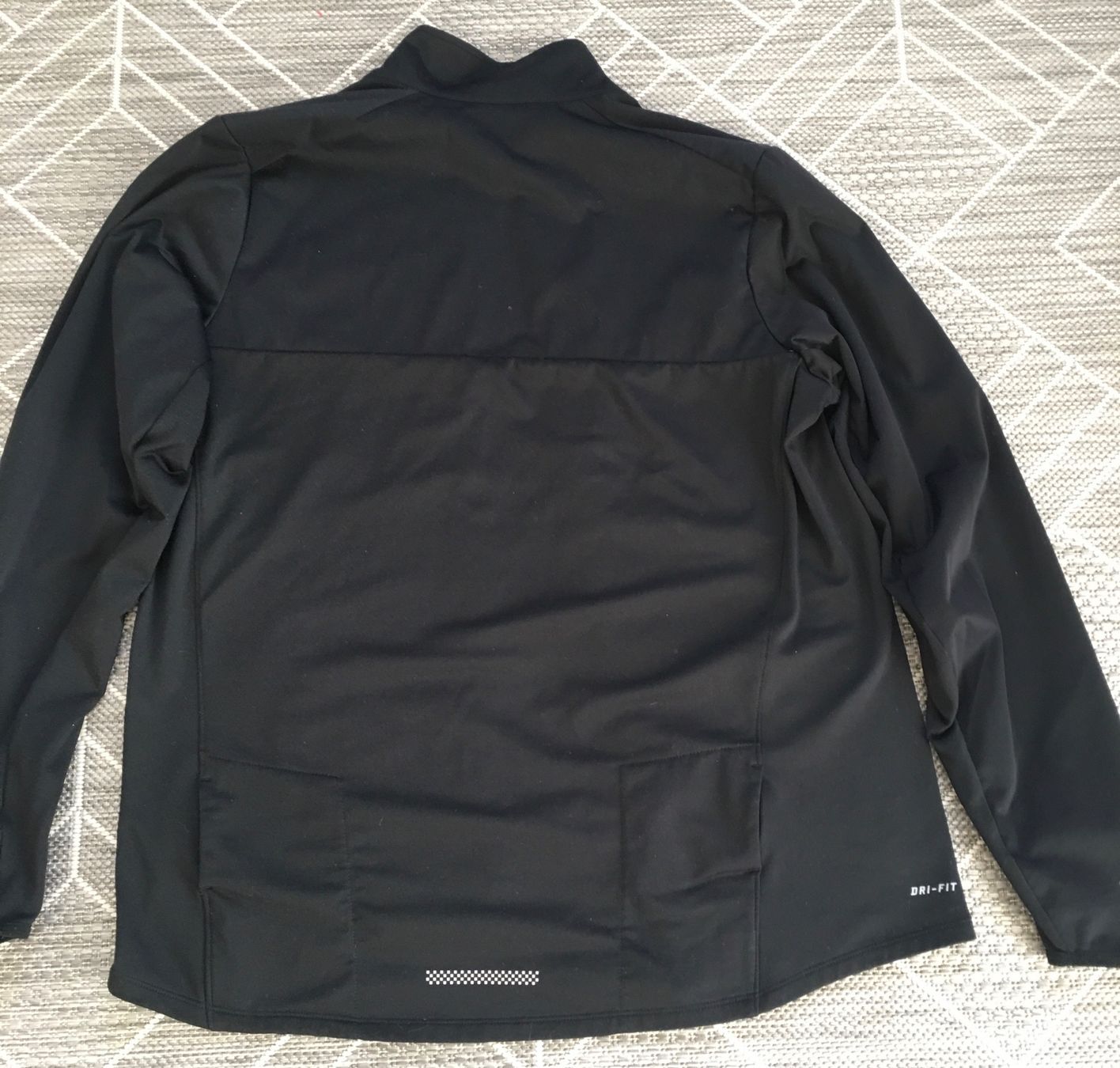 Nike Giacche: Schwarze Jacke Nike Gr L unisex – Usato da Grenchen venduto da Tirana 5