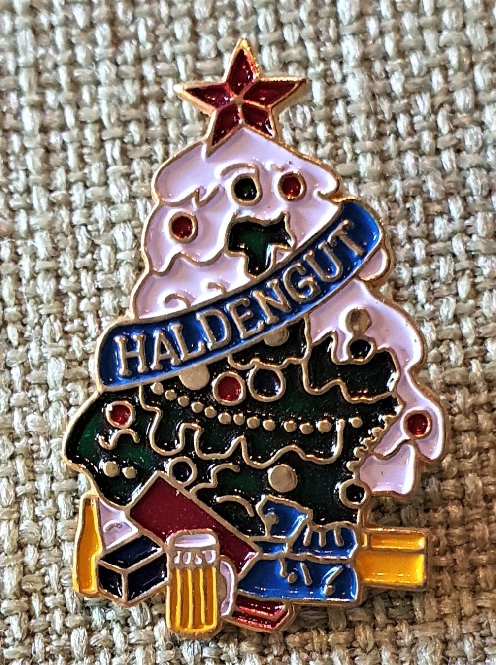 Placchette & Badge: J894 - Pin Haldengut Bier Weihnachtsbaum – Usato da Reinach BL venduto da Boston-Verkauf
