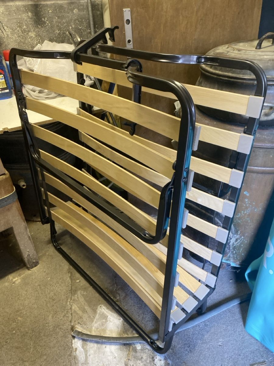 Lits: Klappbett 90x200 – D'occasion à Stäfa par rah_96vj