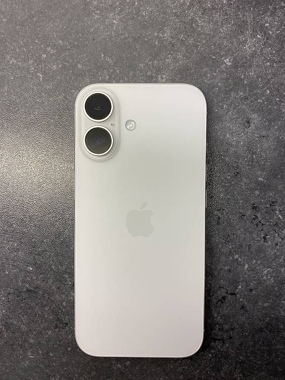 Apple Telefoni cellulari / Smartphones: iPhone 17 256 GB Weiss – Usato da Ostermundigen venduto da alelxl 1