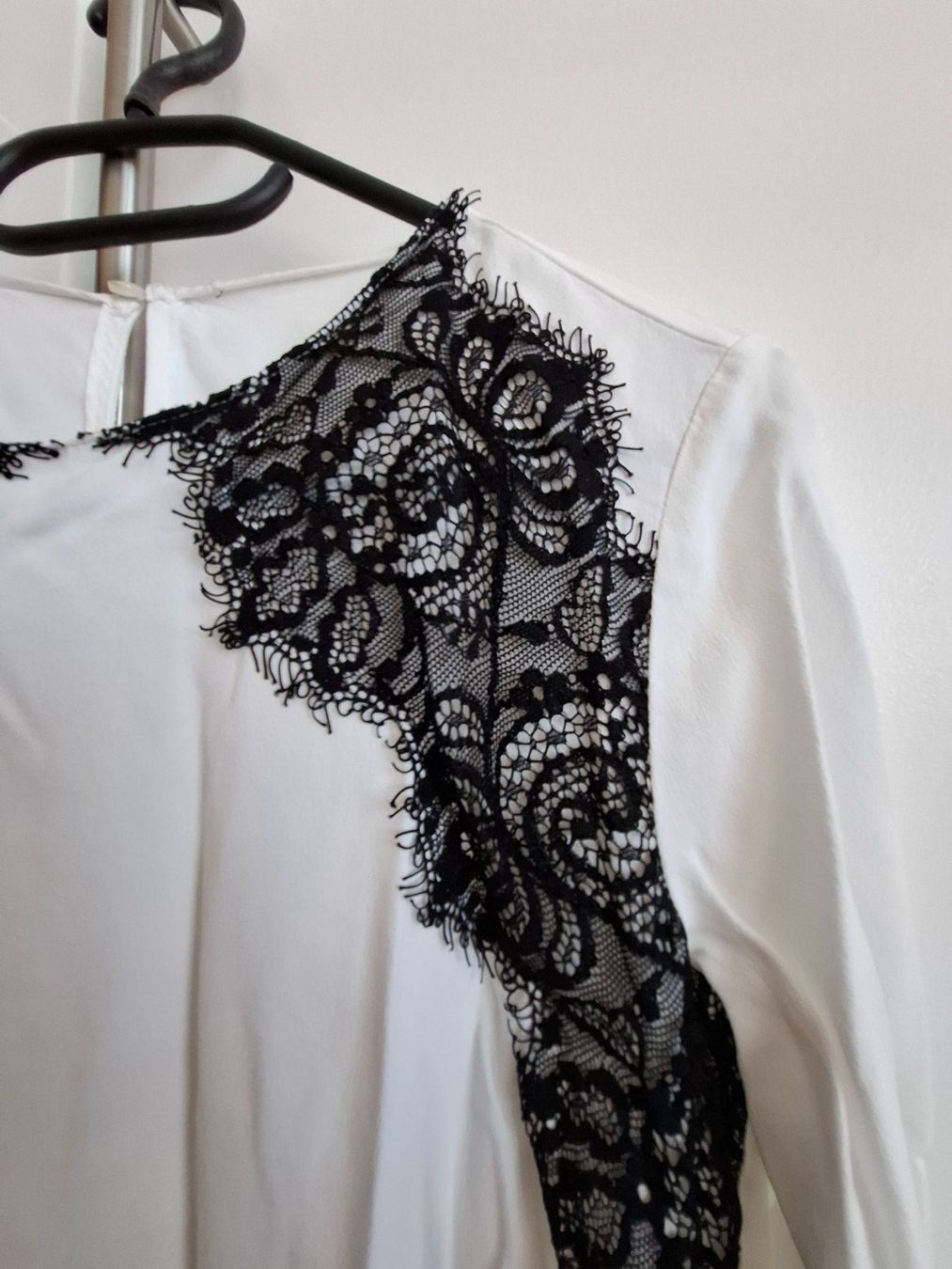 Blusen: weisse elegante Buse mir schwarzer Spitze, Versand möglich – Gebraucht aus Neuenhof von summer_25 1