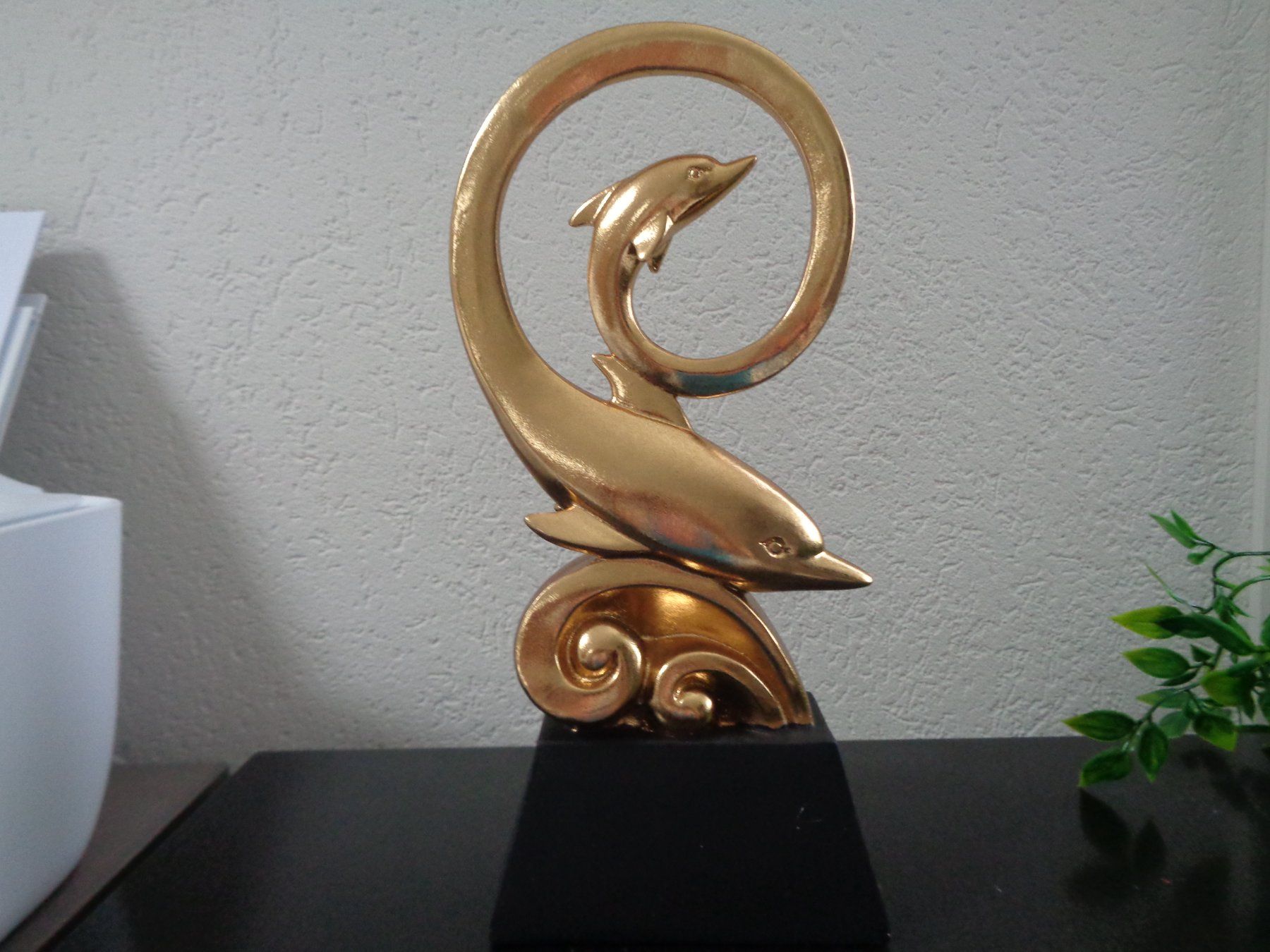 Statuette: Delfin Duo in gold – Nuovo e nell'imballaggio originale da Langenbruck venduto da Gumsi 2